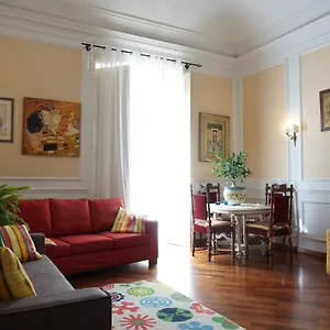 https://elegante-appartamento-centro-storico.catania-hotels.net